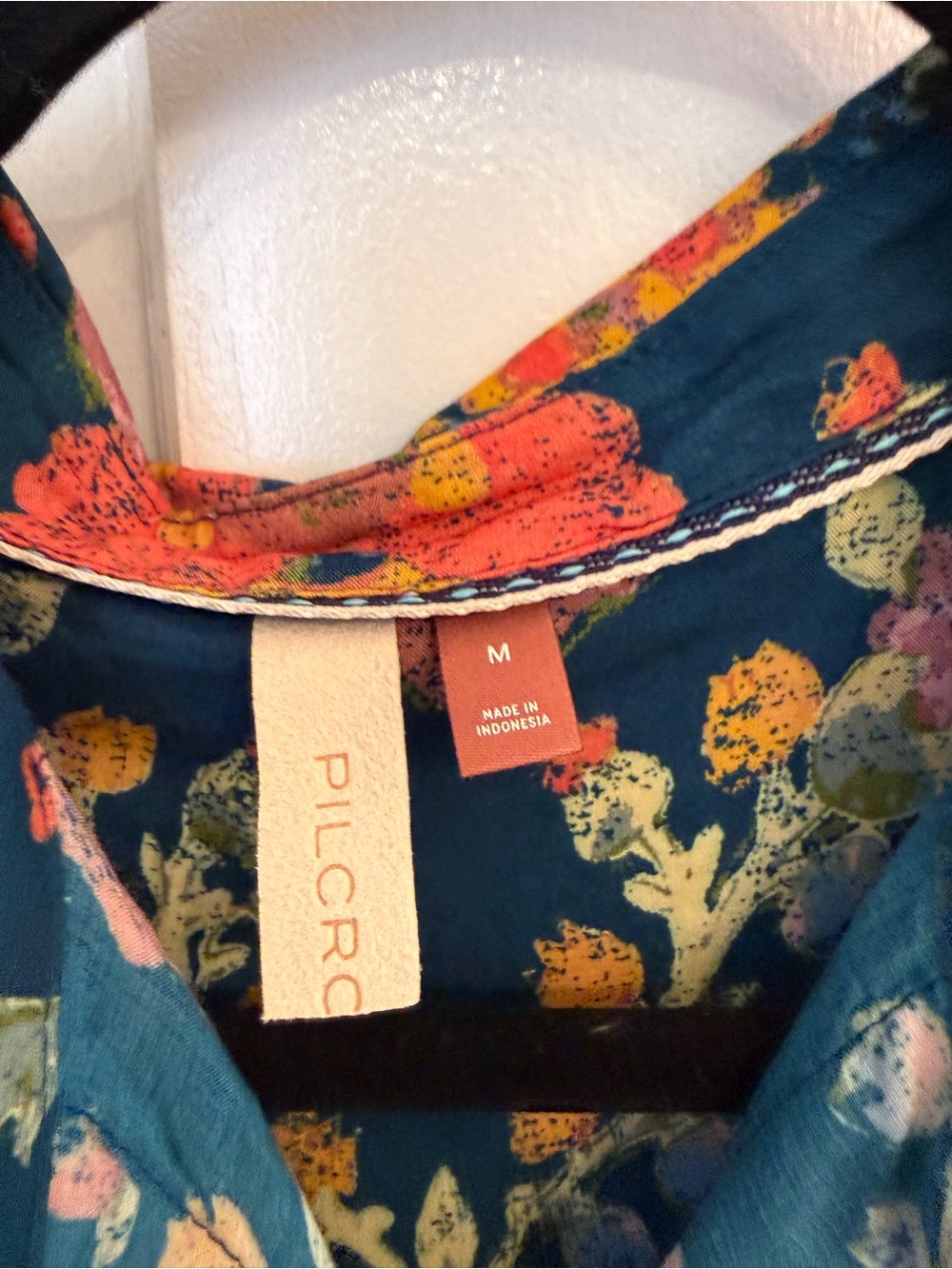 100% Viscose Pilcro by Anthropologie Floral Print Button Down Shirt - Picture 3 of 6